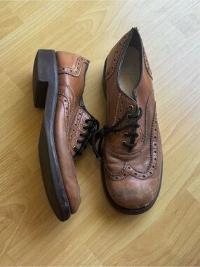 Vintage brown leather brogue wingtip oxfords